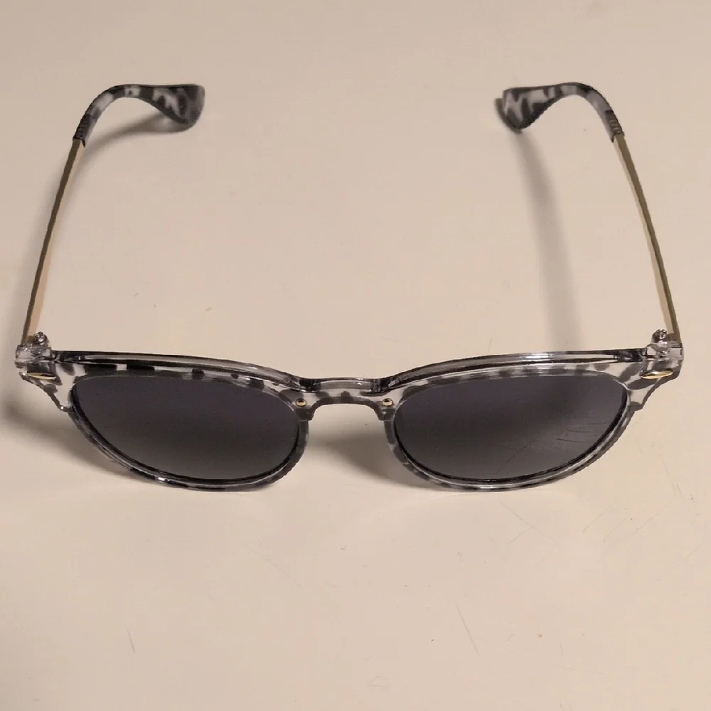 Chic Black and Gray‎ Patterned Sunglasses
